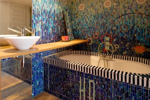 Salle de bain bleue